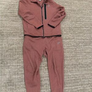 Nike Tech Fleece Men's Jumper Salmon (Large)